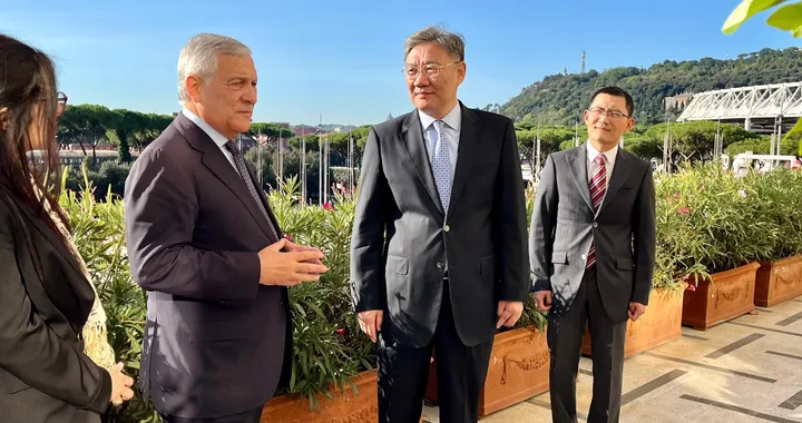 Dazi auto elettriche cinesi, si dell'Italia. Il Governo appoggia l'UE
