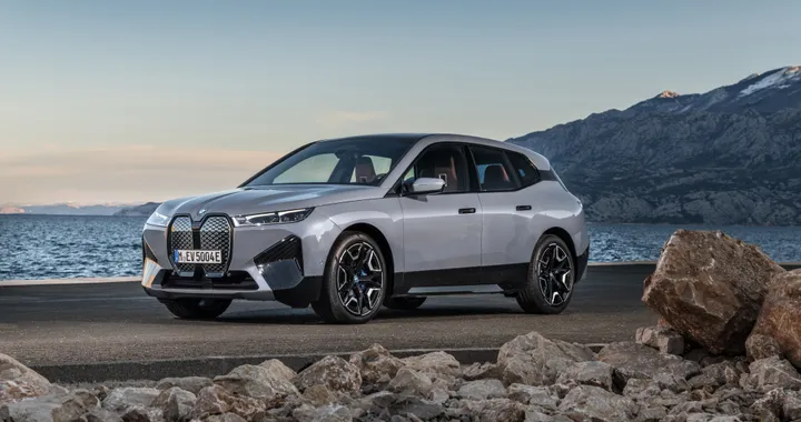 BMW iX: nuovi dettagli su motori, batterie e ricarica. In arrivo la iX M60