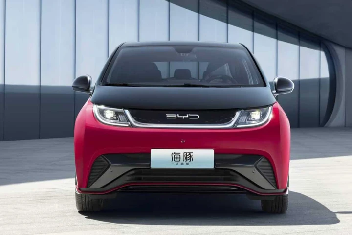BYD Dolphin DM-i: la nuova plug-in hybrid pronta a invadere l’Europa