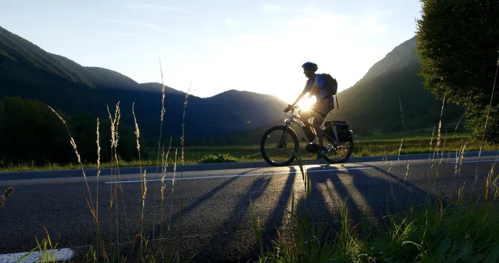Cambia la tua auto inquinante con una bici e ti do 4000 euro: la strategia della Francia