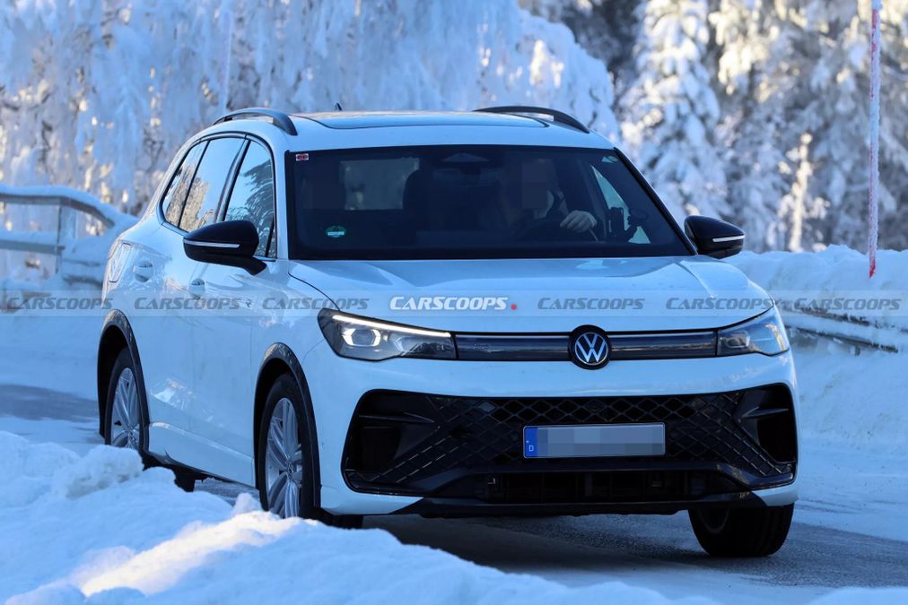 Volkswagen Tiguan, foto spia mostrano una possibile nuova versione R da 333 CV