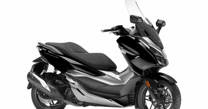 Honda Forza 300: lo scooter con il bauletto keyless