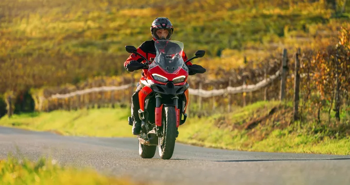 Ducati Multistrada V2 2025, meno peso e più comfort: ecco come cambia