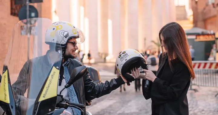 Zig Zag Milano e Roma: guida scooter sharing, come funziona e prezzi