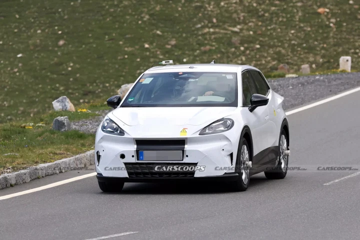 Nuova Cupra Raval si svela sempre di più e si prepara al debutto