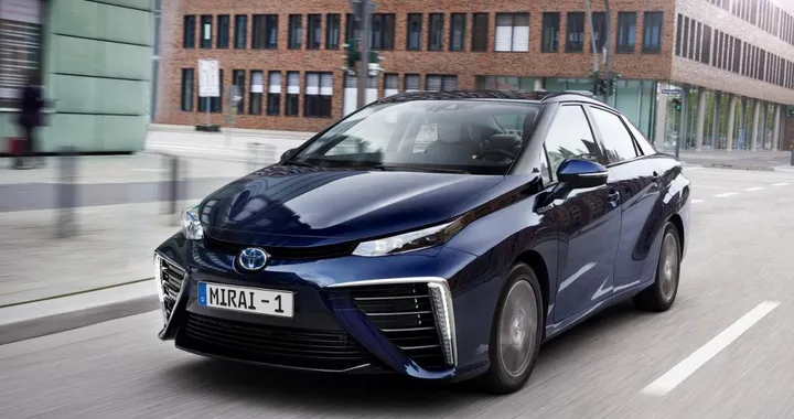 Toyota Mirai, la flotta di CleverShuttle ha percorso 5 milioni di Km senza problemi