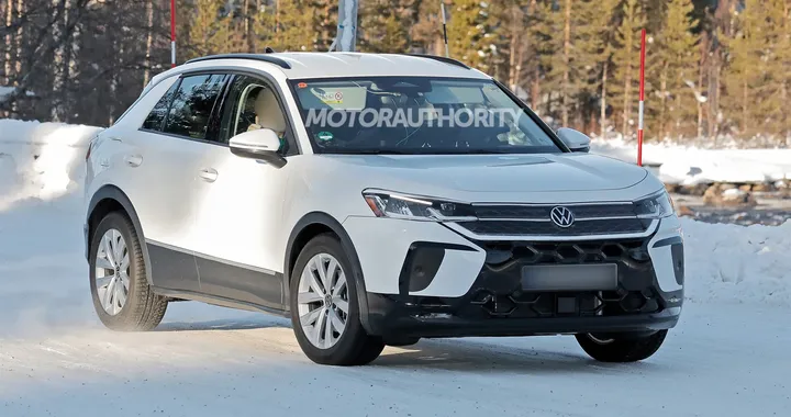 Nuova Volkswagen T-Roc 2025, con il Full Hybrid piÃ¹ di 200 CV?