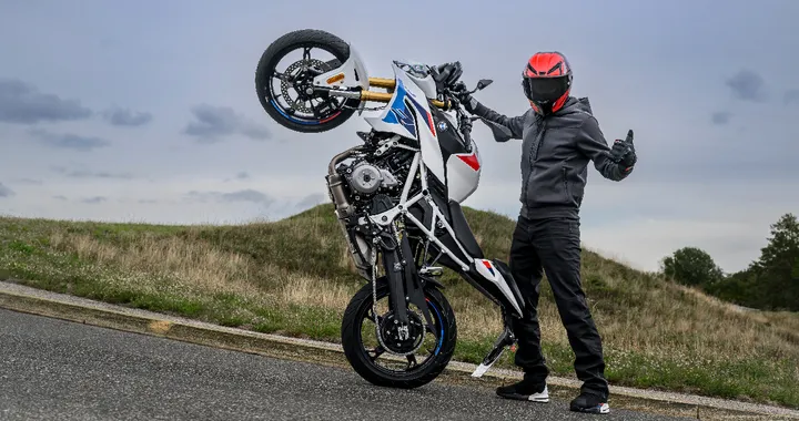 BMW F 450 R: la naked da 48 CV che punta al vertice delle A2