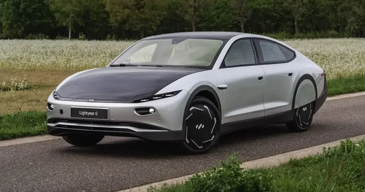 Lightyear One, ve la ricordate l'auto solare? Si può acquistare all'asta