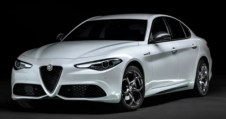 Alfa Romeo Giulia, continua il lavoro sul restyling: nuove foto spia