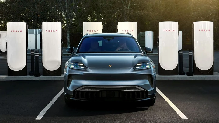 Porsche, negli USA abilita il Plug & Charge per le ricariche presso i Supercharger Tesla