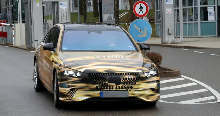 Mercedes, il restyling della Classe S si vuole far notare su strada...