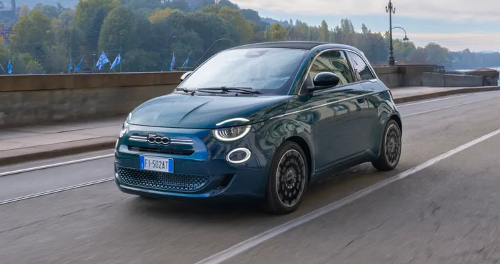 Nuova FIAT 500 Hybrid, tutte le versioni della citycar ibrida: prezzi e offerta lancio