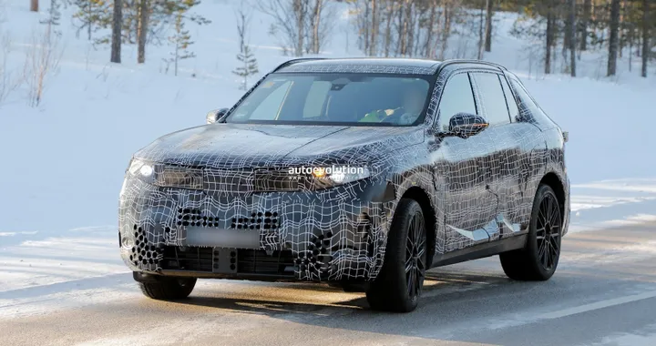 La nuova BMW X5 continua i test invernali | Foto spia