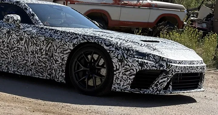 La nuova supercar Lexus LFR pizzicata di nuovo durante i test