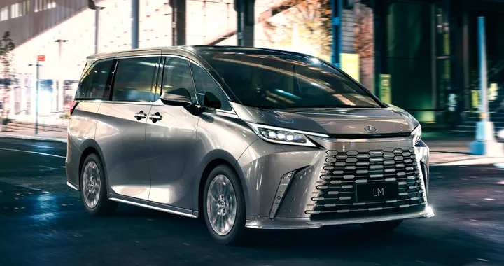 Lexus LM, arriva in Europa il monovolume di lusso da 4 o 7 posti