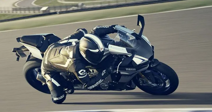 Yamaha R1M: riaprono gli ordini