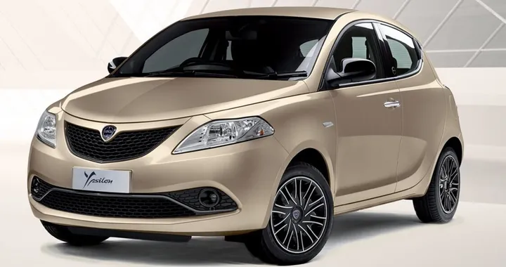 Lancia Ypsilon, debutta la versione ibrida | Info, prezzi e configuratore