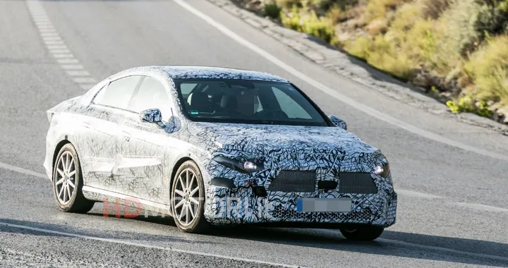 Mercedes CLA, le nuove foto spia della prossima generazione