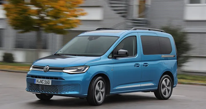 Volkswagen Caddy eHybrid, le nuove foto spia della versione Plug-in