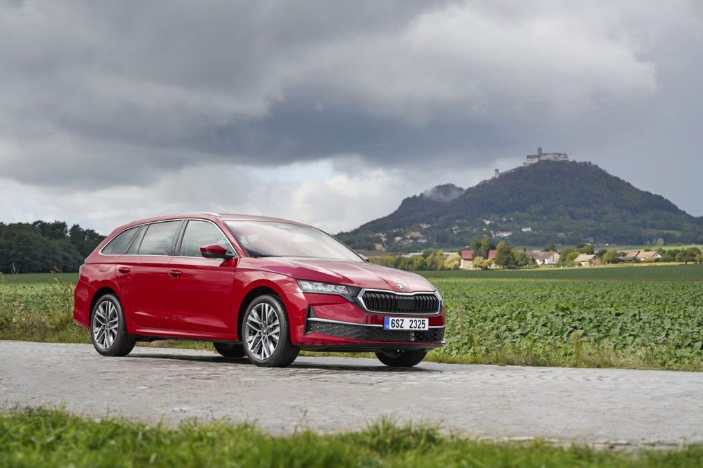Anteprima: La prima Octavia che non si ricarica: Skoda lancia il full hybrid