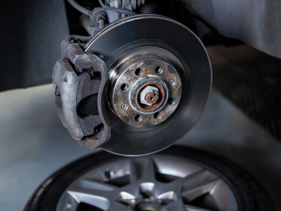 Anteprima: Freni a prova di omologazione Euro 7, pastiglie e dischi durano 300.000 km