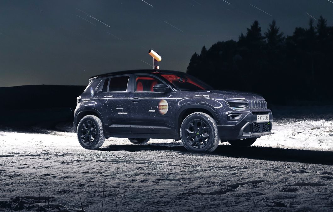 Nasce Jeep Avenger Stargazer: concept unico per osservare il cielo, con il telescopio sul tetto