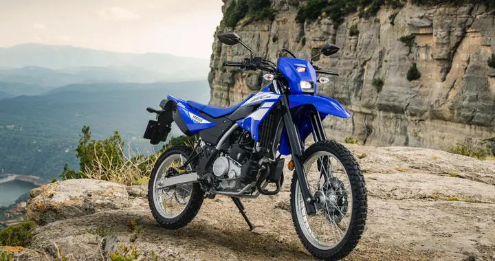 Yamaha WR125R 2026, la 125 dual-sport torna in listino con motore VVA e dotazioni aggiornate