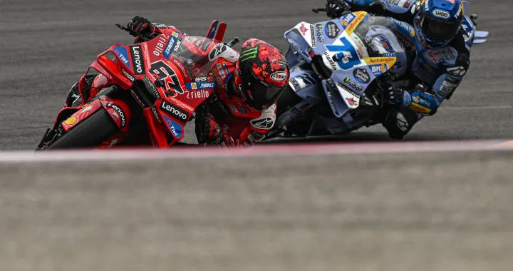 MotoGP 2025: Bagnaia e Ducati vincono ad Austin, Marquez scivola e si ritira