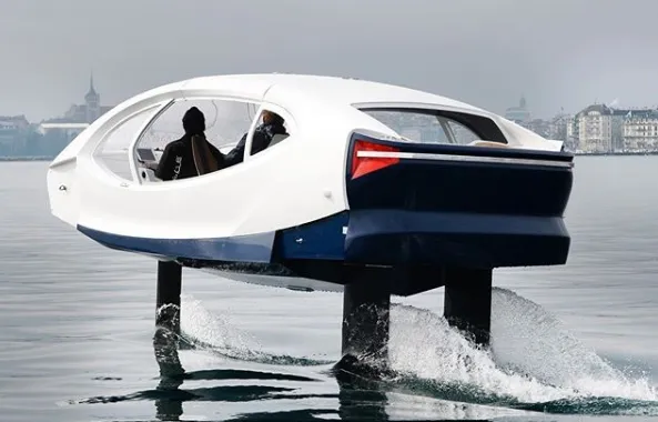 Bubble: l'auto elettrica di SeaBubbles che corre sull'acqua