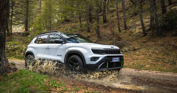 Jeep Avenger, ancora un premio: Small SUV Of The Year nei Top Gear Award 2024