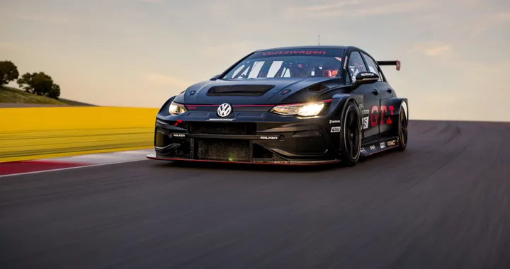 La Volkswagen Golf GTI 50th Anniversary Edition alla 24 Ore del Nurburgring
