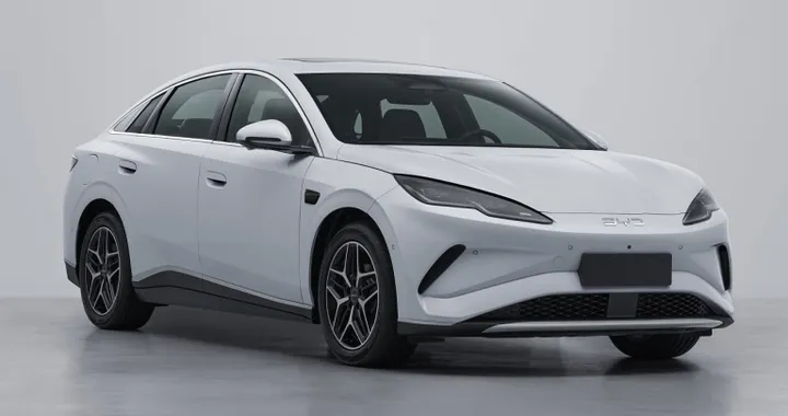 BYD Seal 08: la nuova berlina elettrica si prepara al debutto. 545 km di autonomia