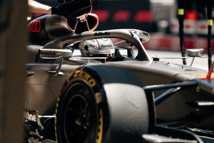 F1, incidente incredibile a Barcellona: un sasso spegne la monoposto di Hulkenberg