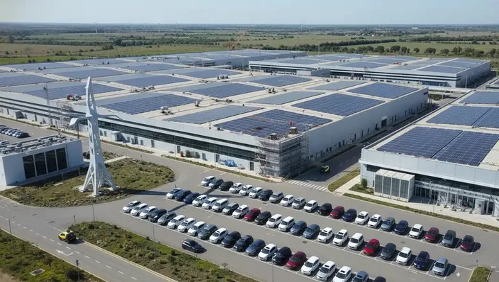 Stellantis punta su fotovoltaico e geotermia per i suoi impianti ...