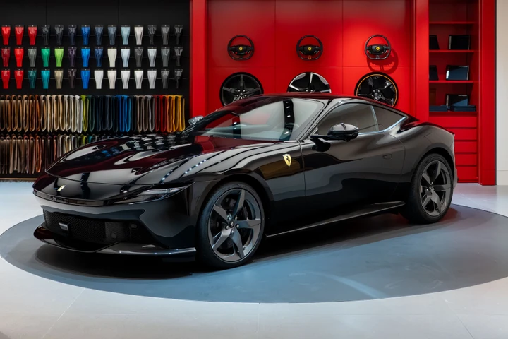 Il nuovo stile delle concessionarie Ferrari per aumentare l'aura di esclusività