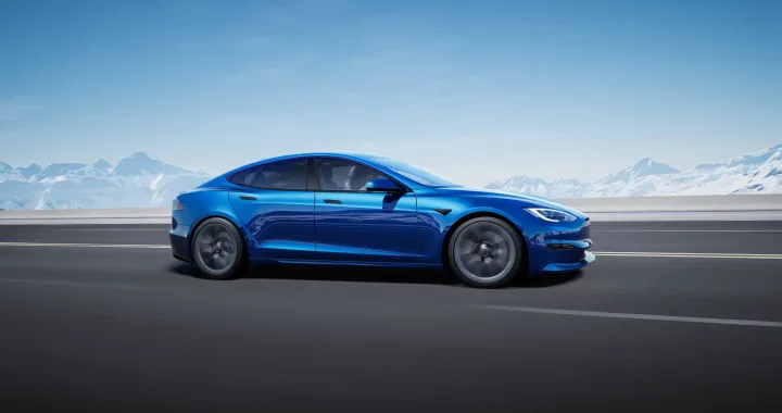 Tesla Model S Plaid: ecco come ricarica presso un Supercharger V3