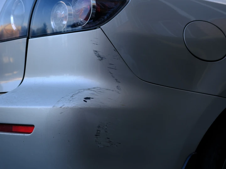 Piccoli graffi sulla carrozzeria. Con questa lucidatrice portatile li rimuovi facilmente