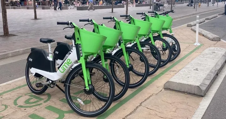 Lime, le sue nuove bici elettriche Gen4 per lo sharing sbarcano a Napoli