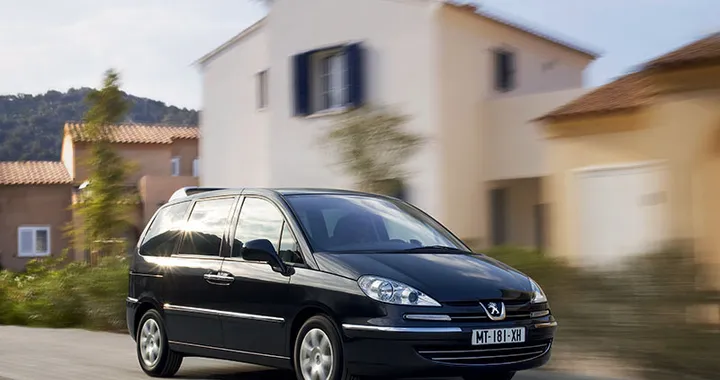 Peugeot 807: il restyling e il nuovo listino prezzi