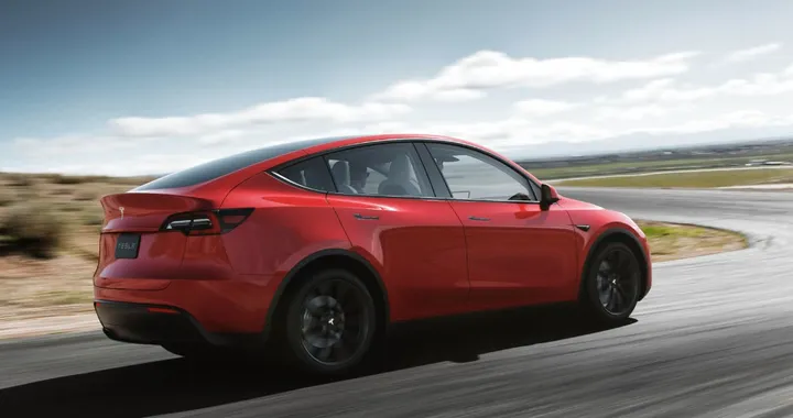 Tesla Model Y: Elon Musk elogia la pompa di calore | Video