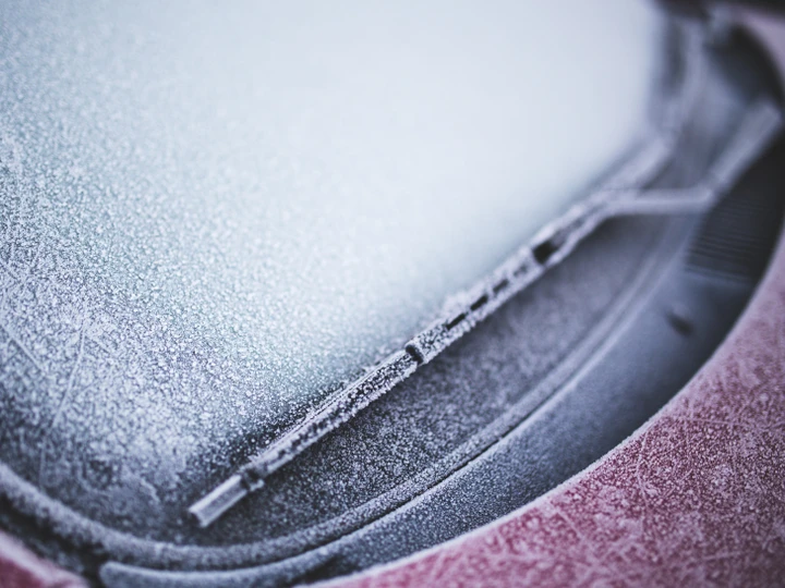 Le migliori soluzioni (in offerta) per rimuovere il ghiaccio dai vetri dell’auto