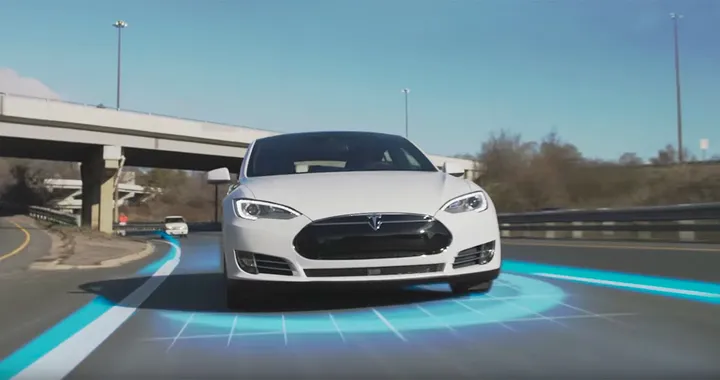 Tesla, Q3 2017 non entusiasmante ma novità promettenti su AutoPilot
