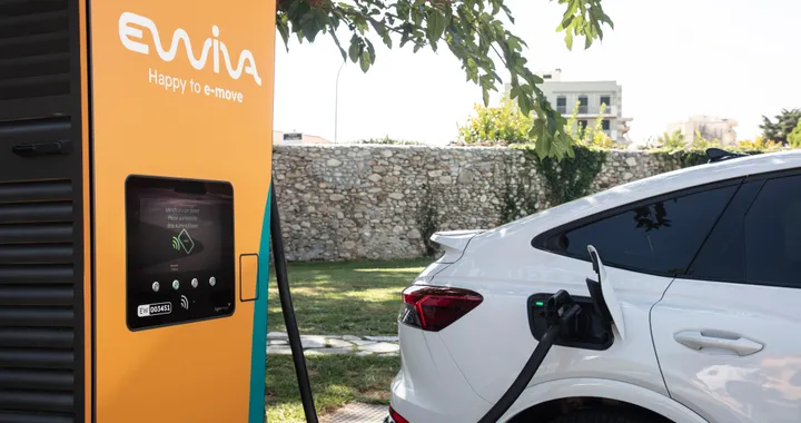 Ewiva introduce il Plug&amp;Charge nella sua rete di ricarica HPC