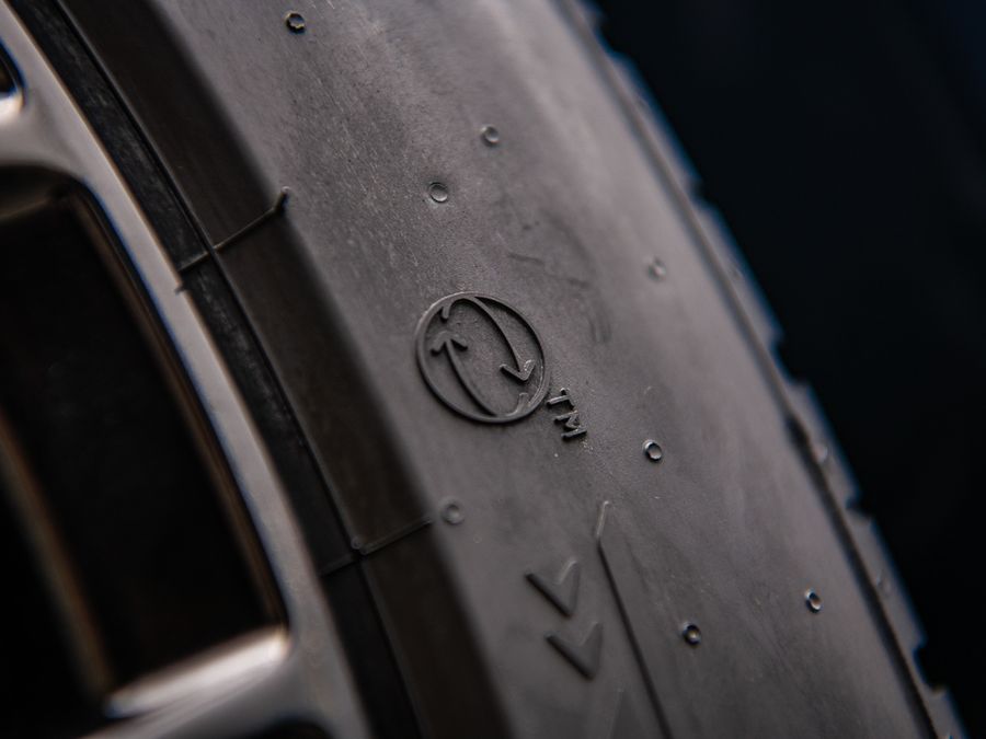 Pirelli P Zero, ecco la versione per Jaguar Land Rover con il 70% di materiali riciclati