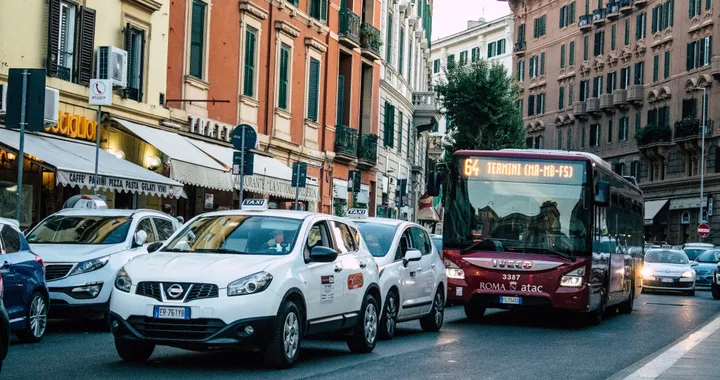 Roma, pizzicati i furbetti della ZTL. Ecco i trucchi per aggirare le telecamere