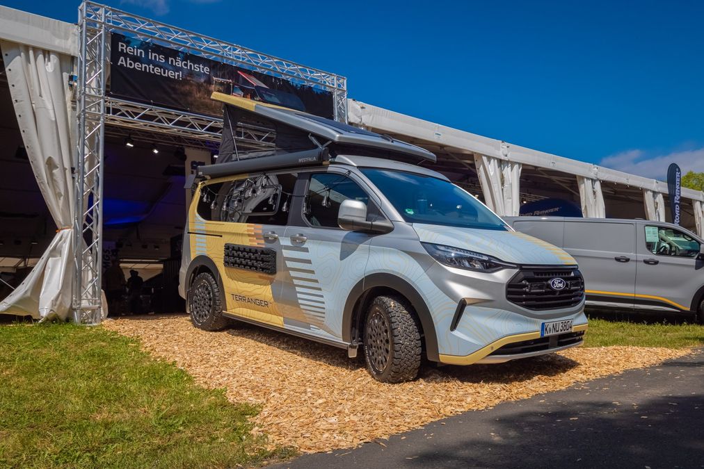 Questo camper-van di Ford non teme nulla, nemmeno il fuoristrada