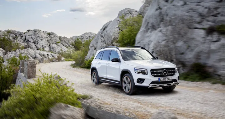 Mercedes GLB, il SUV a 7 posti con MBUX | Prezzi per l'Italia