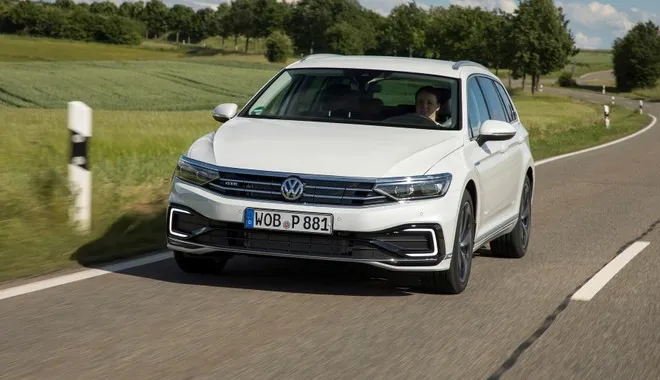 Volkswagen Passat 2023: primi collaudi per la nuova generazione
