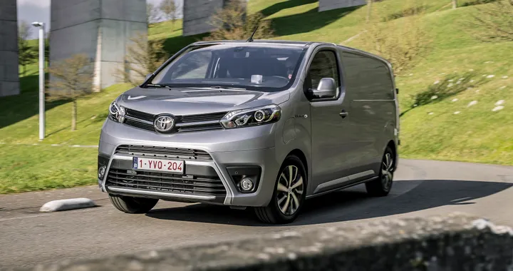 Toyota Proace, il furgone diventa elettrico: sino a 330 km di autonomia